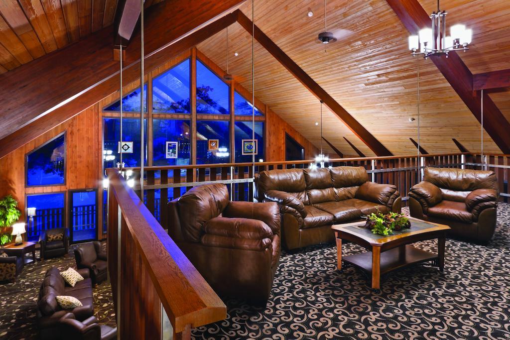 Burr Oak Lodge And Conference Center Glouster Экстерьер фото